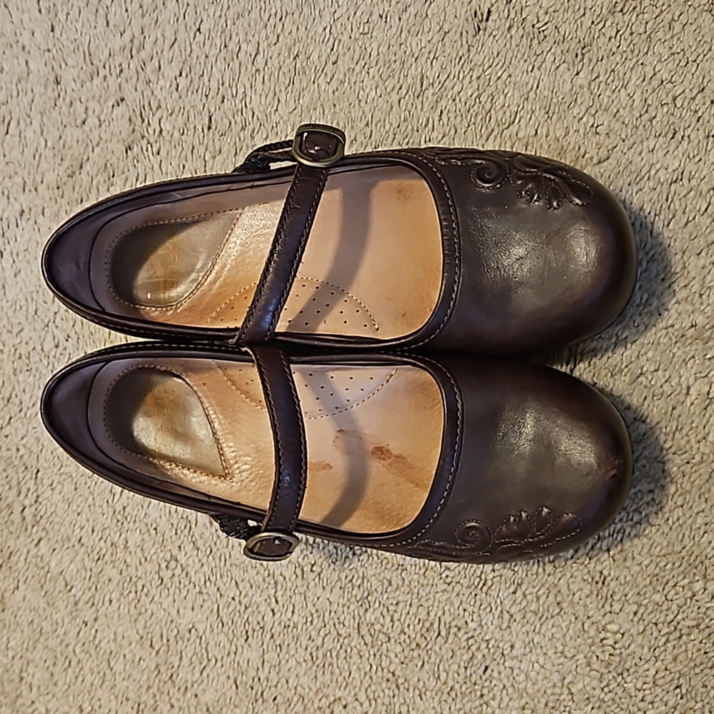 Dansko Genuine Leather Mary Jane Clog Heels Brown Floral Tooled 38 8